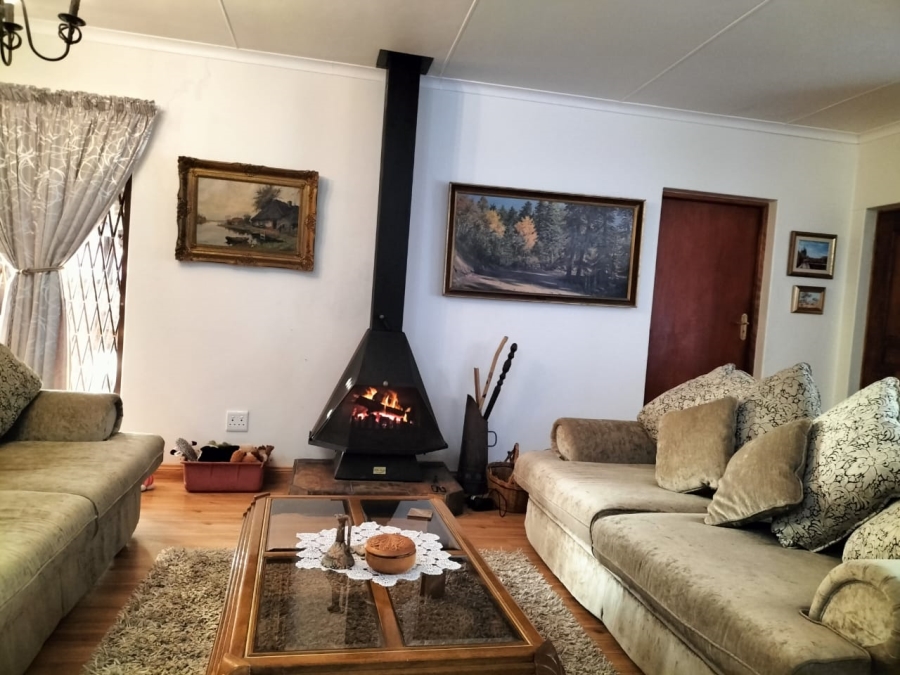 4 Bedroom Property for Sale in Fraaiuitsig Western Cape